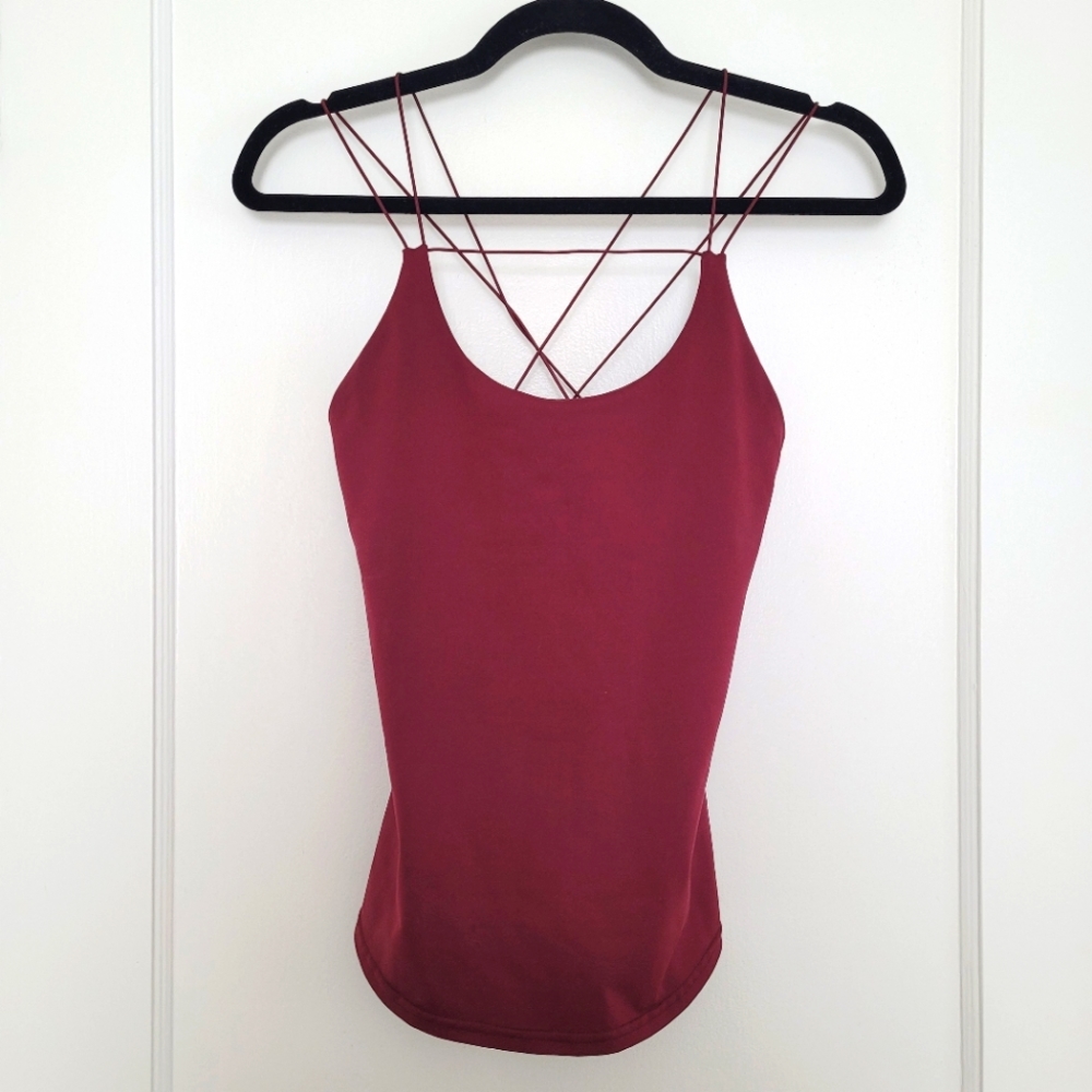 Alo Yoga Tank Top Link in Black Cherry
